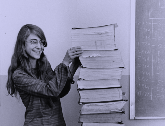 Foto de Margaret Hamilton, científica computacional, matemática e ingeniera de Software y ex directora del MIT.